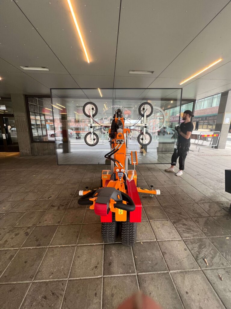 Transport av glas till Kv Sala i Uppsala